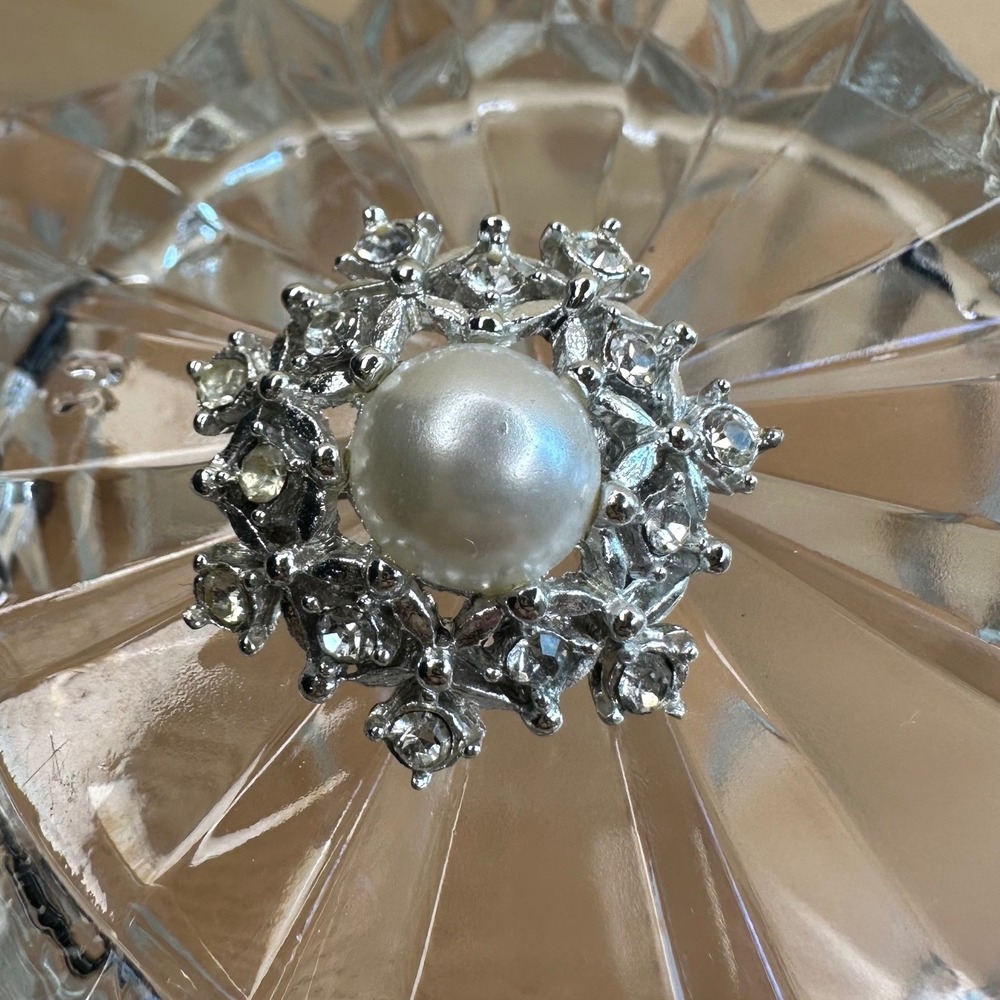 Sarah Coventry Women Brooch OS Silver Good Faux Pearl Rhinestone Starburst Pin